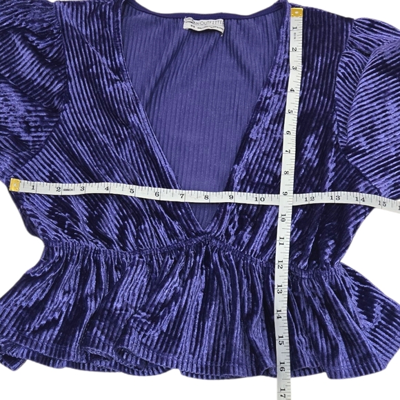 Urban Outfitters Purple Velvet Ribbed Peplum Top Deep V-Neck Flutter Sleeve M - Picture 8 of 8